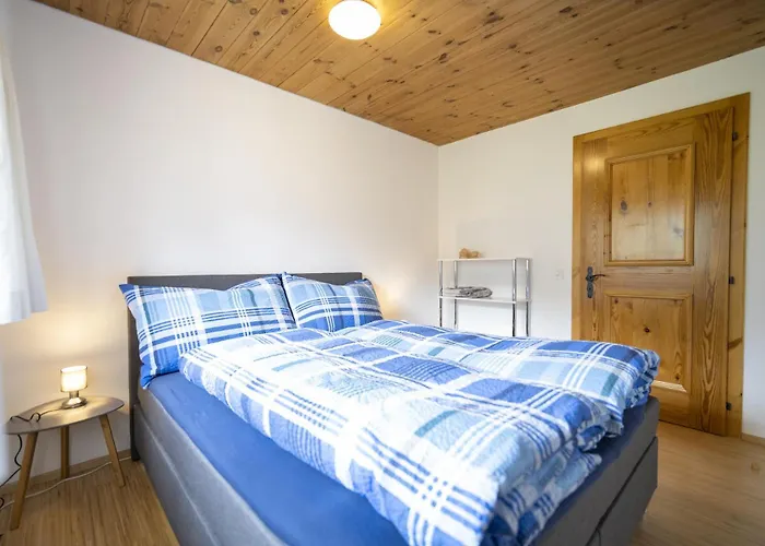 Chasa Tanter Vias - Capricorn 스쿠올